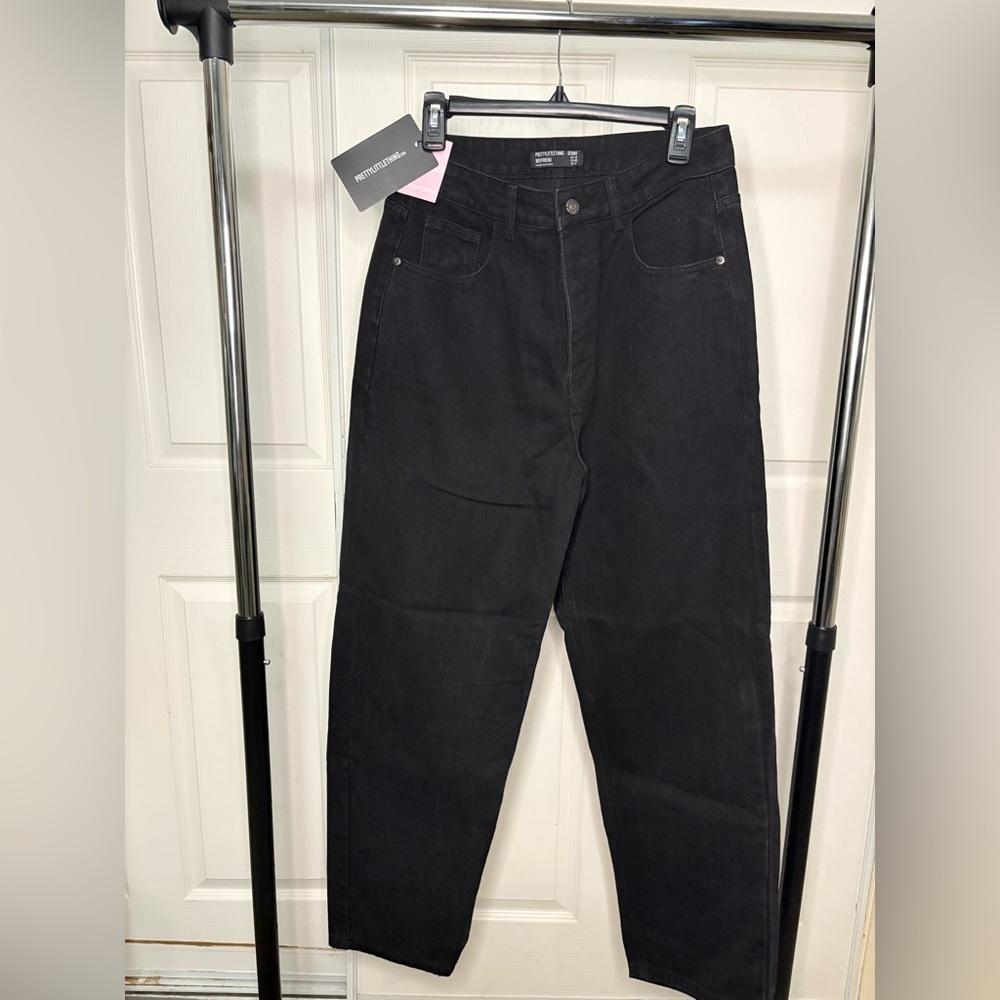 PrettyLittle Thing Black Washed boyfriend jeans